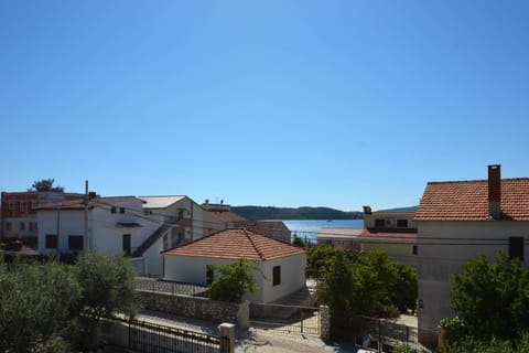 Sea view, Street view