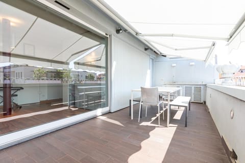 Balcony/Terrace, Dining area