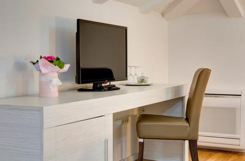 TV and multimedia, hair dresser