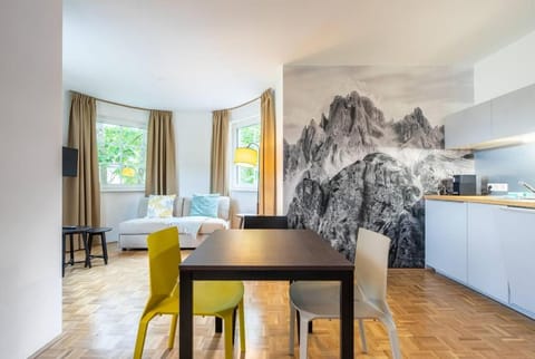 Kitchen or kitchenette, Living room, Seating area, Dining area