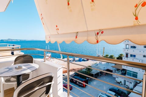 Balcony/Terrace, Seating area, Dining area, Sea view