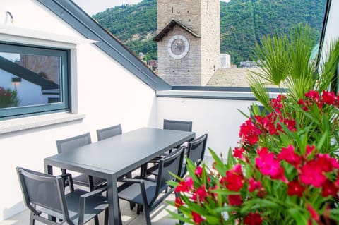 Property building, Patio, Spring, Day, Natural landscape, View (from property/room), Balcony/Terrace, Dining area, Mountain view