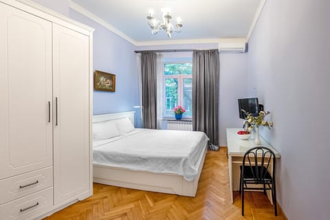 Photo of the whole room, wardrobe
