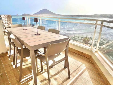 Patio, Day, Natural landscape, View (from property/room), Balcony/Terrace, Dining area, Mountain view, Sea view