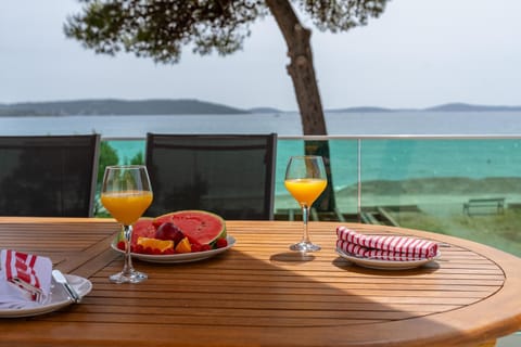 Day, Natural landscape, View (from property/room), Food and drinks, Sea view, Drinks