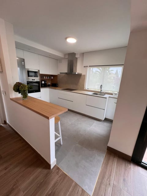 Casa con jardín a 200 mts de la playa House in O Salnés