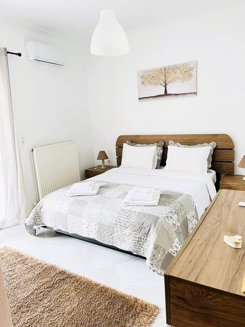 Bed, Balcony/Terrace, Bedroom, air conditioner