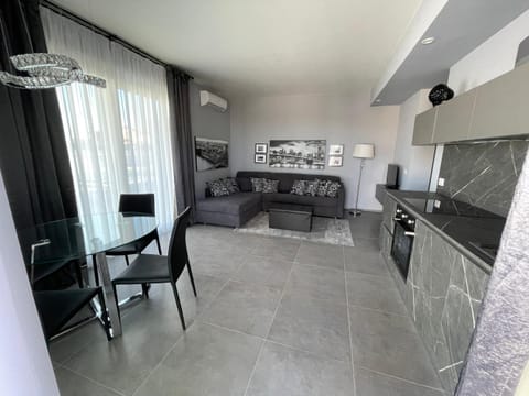 Kitchen or kitchenette, Living room, Seating area, Dining area, dishwasher, pet friendly, stove