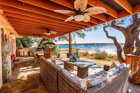 Lakeside House House in Hudson Bend