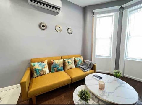 Living room, Seating area, air conditioner