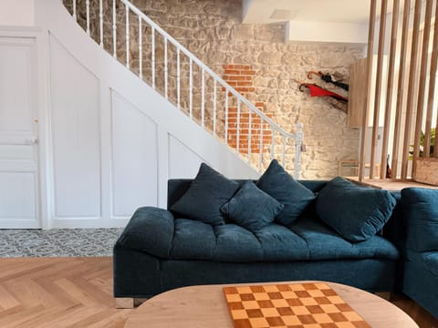 Communal lounge/ TV room, Living room, Seating area
