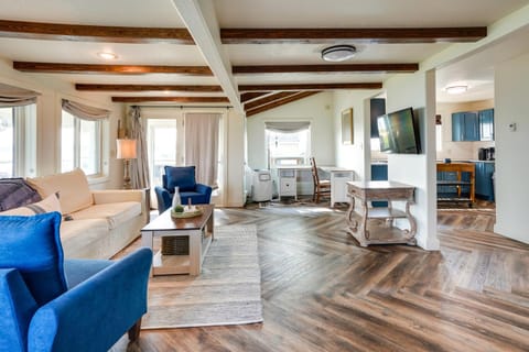 Waterfront Lake Poinsett Retreat with Fire Pit! House in South Dakota