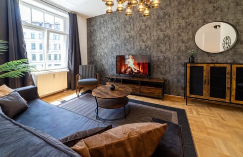 Communal lounge/ TV room, TV and multimedia, Living room, Evening entertainment