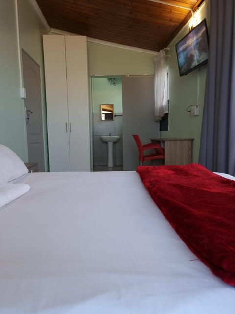 Ojong's Guesthouse Kraaifontein - Eikendel Bed and Breakfast in Cape Town