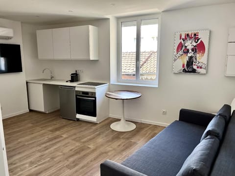 Kitchen or kitchenette, Living room, Dining area, pet friendly, stove