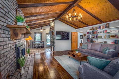 Magical River House ! 10 min to SNP park entrance House in Three Rivers