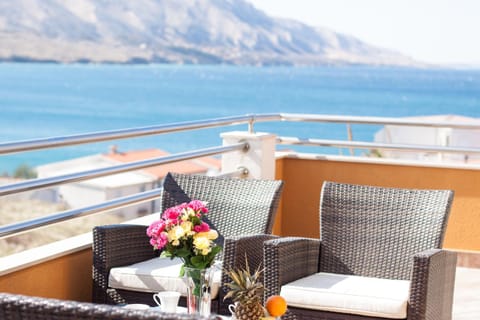 Day, Summer, Seating area, On site, Sea view, Area and facilities