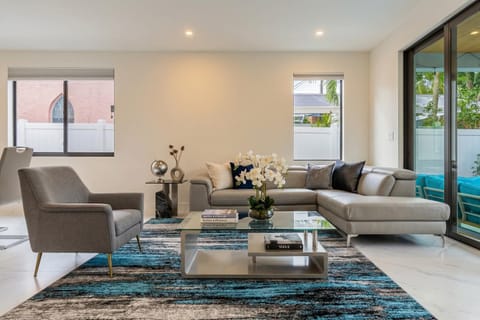 Luxury Paradise walk to Las Olas -5 mins to Beach House in Fort Lauderdale