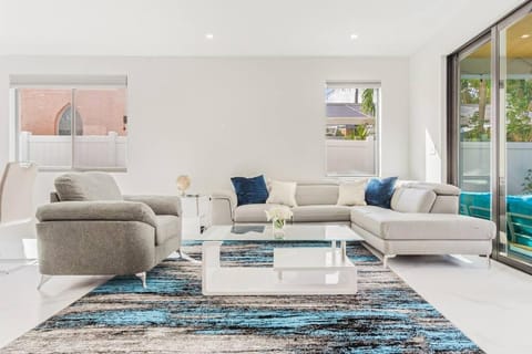 Luxury Paradise walk to Las Olas -5 mins to Beach House in Fort Lauderdale