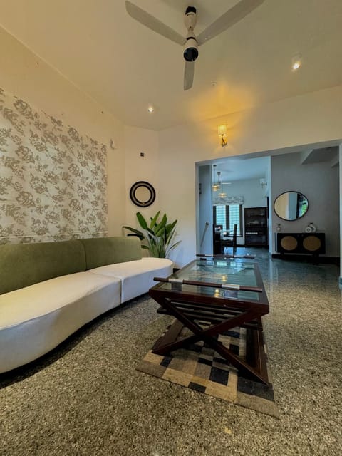 Living room, Photo of the whole room, Seating area, Dining area