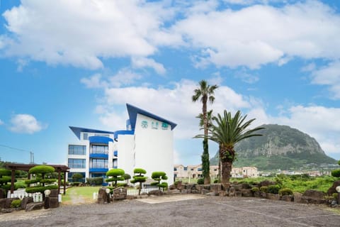 Property building, Natural landscape, Mountain view