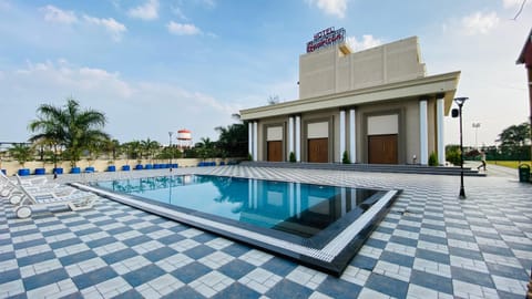 Property building, Day, Pool view, Swimming pool
