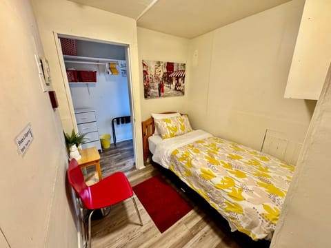 Bed, Photo of the whole room, Seating area, Bedroom