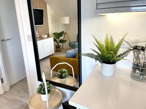 Stunning Beachside Luxury Porthcawl 1 bedroom Apt, Parking, Prime Location Apartment in Porthcawl