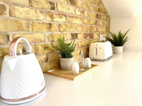 Stunning Beachside Luxury Porthcawl 1 bedroom Apt, Parking, Prime Location Apartment in Porthcawl