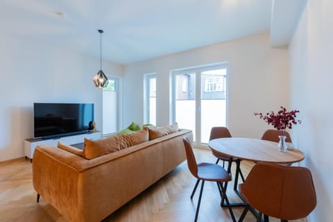 Communal lounge/ TV room, TV and multimedia, Living room, Seating area, Evening entertainment