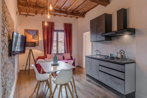 Kitchen or kitchenette, Dining area, stove