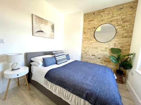 Lush Porthcawl Coney Beach 2 bedroom apt, Spacious, Parking, Prime Location Apartment in Porthcawl