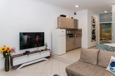 Communal lounge/ TV room, TV and multimedia, Kitchen or kitchenette, minibar