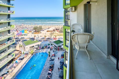Property building, Day, Natural landscape, Bird's eye view, Balcony/Terrace, Beach, Pool view, Sea view, Swimming pool