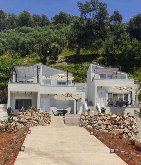 Property building, Natural landscape, Garden, Balcony/Terrace, Balcony/Terrace, Garden view, Mountain view, acessibility
