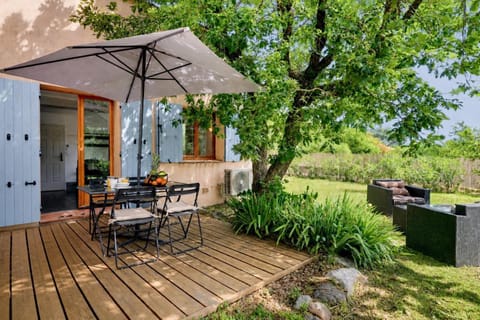 Patio, Garden, Dining area