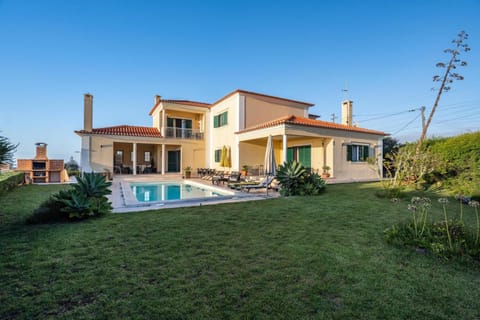 Property building, Garden, Swimming pool