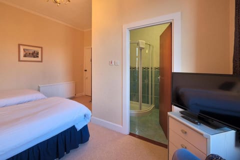 The Cedars Guest House Bed and Breakfast in Dunoon