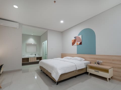 Photo of the whole room, Bedroom
