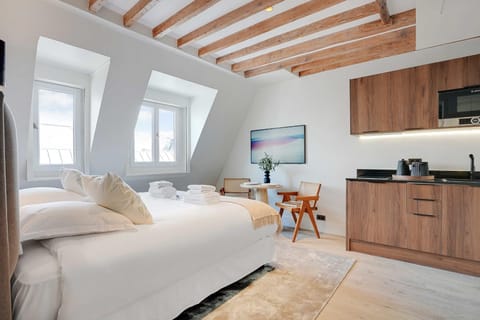 Kitchen or kitchenette, Bedroom, minibar