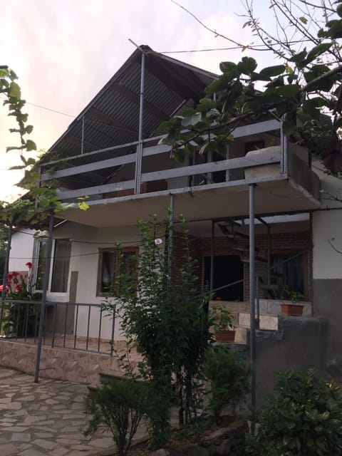 Property building, Day