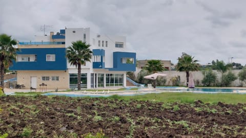 Property building, Garden view, Pool view