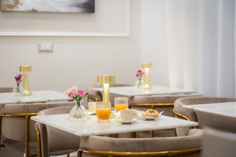 Restaurant/places to eat, Communal lounge/ TV room, Communal kitchen