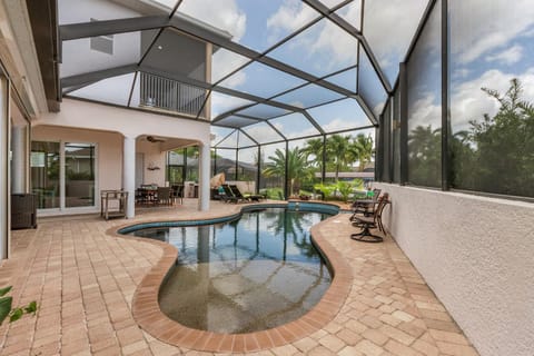 Game Room with Pool Table, Heated Pool, Gorgeous view & Gulf Access - Cape Coral Memories - Roelens House in Cape Coral
