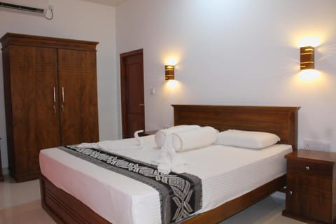 Bed, Photo of the whole room, Bedroom, towels, wardrobe, air conditioner