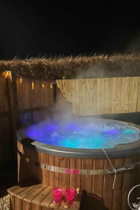Night, Hot Tub