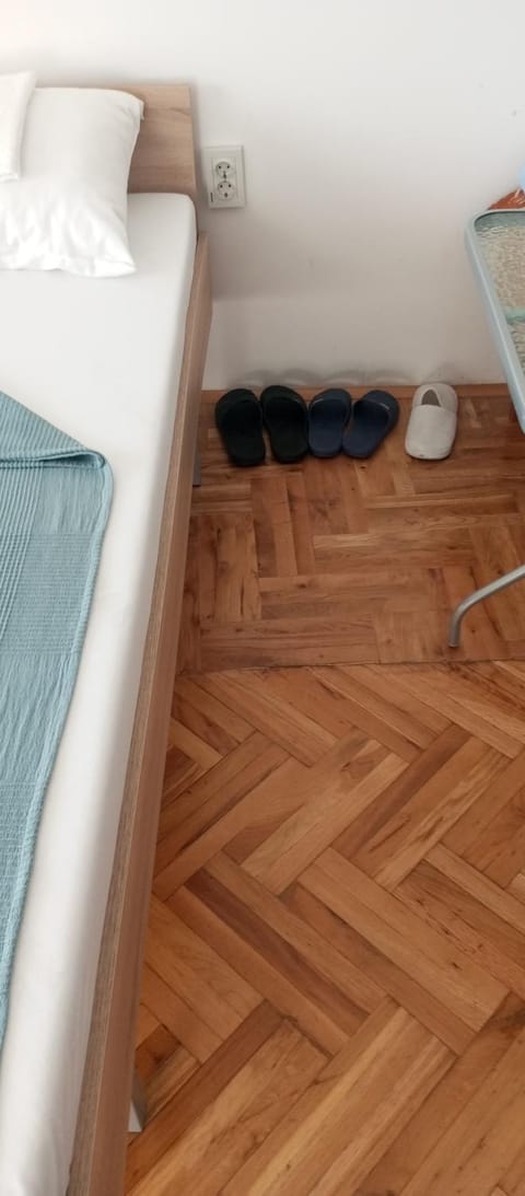 Airport MD rooms Hostel in Belgrade