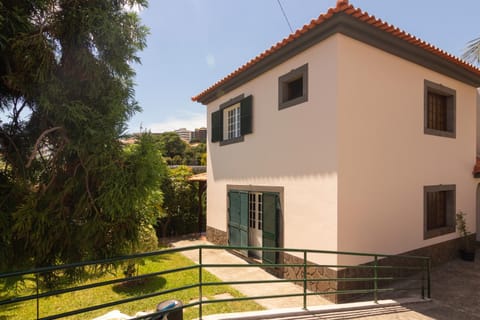 Property building, Day