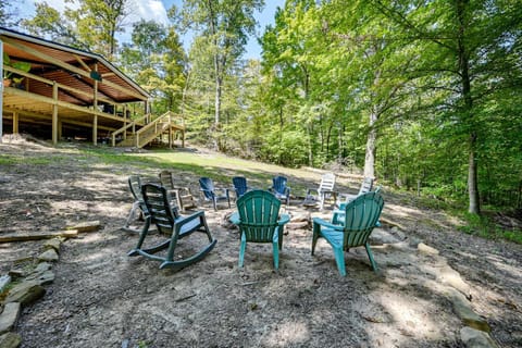 Luxe Kentucky Cabin Rental about 36 Mi to Mammoth Cave Cabin in Nolin Lake