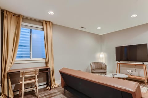 Central Park - 28th Place Apt House in Stapleton